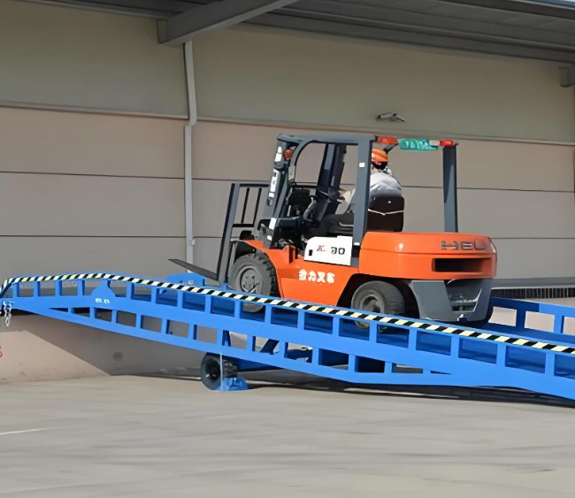 安康移动式卸货平台（叉车用）